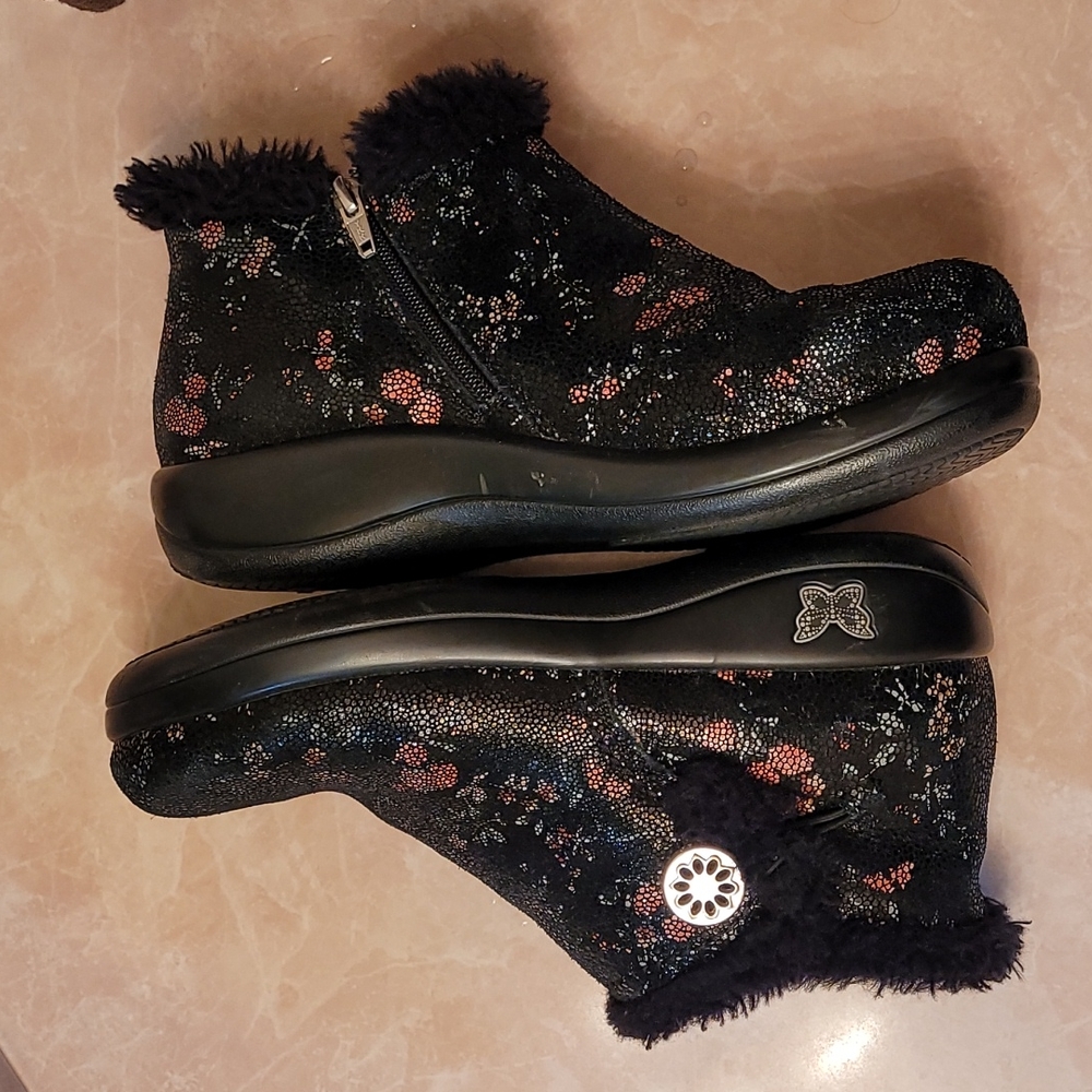 Alegria ankle boot